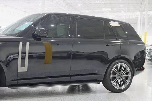 2025 Land Rover Range Rover SE