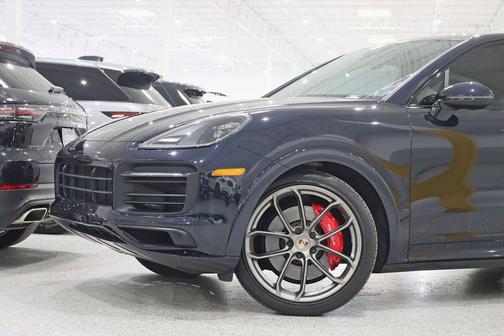 Moonlight Blue Metallic 2023 Porsche Cayenne GTS
