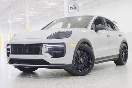 Chalk 2024 Porsche Cayenne Turbo GT