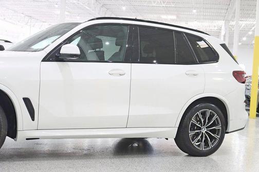 2022 BMW X5 M50i