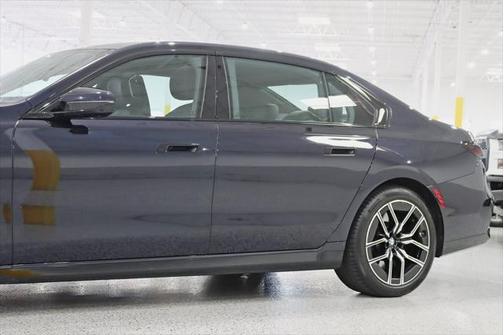 2023 BMW 760 760i xDrive