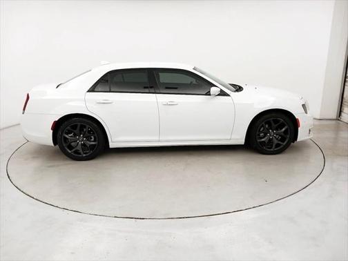 2022 Chrysler 300 Touring