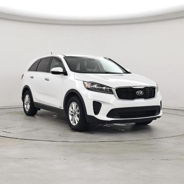 White 2019 Kia Sorento LX