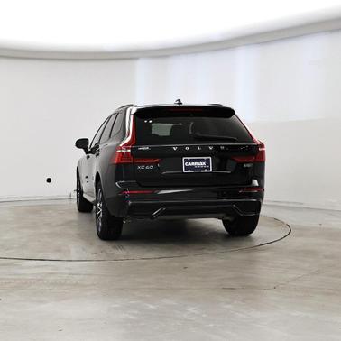 2023 Volvo XC60 Plus Dark Theme
