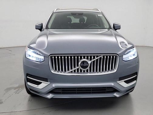 Gray 2022 Volvo XC90 Recharge Plug-In Hybrid T8 Inscription Expression 6 Passenger