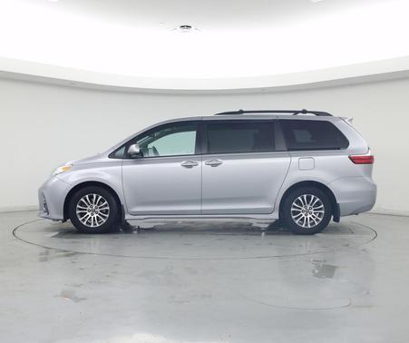 2018 Toyota Sienna XLE