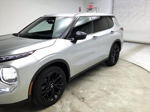 2023 Mitsubishi Outlander SE Black Edition 2WD