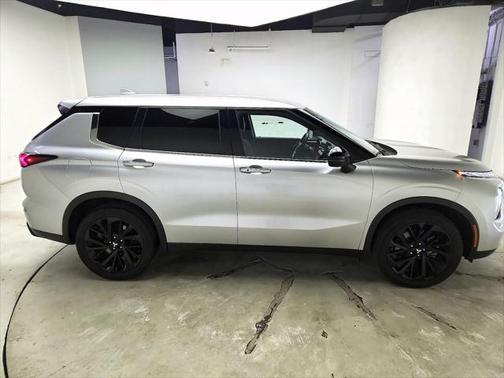 2023 Mitsubishi Outlander SE Black Edition 2WD