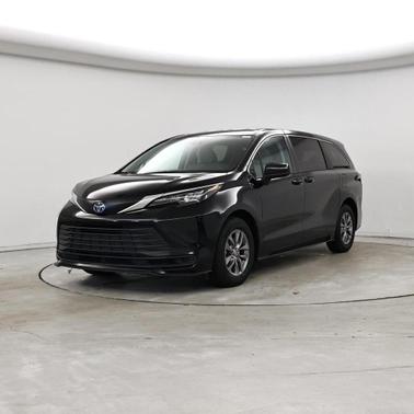 2024 Toyota Sienna LE