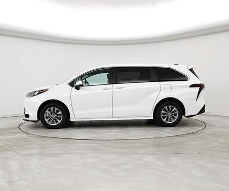 2024 Toyota Sienna LE