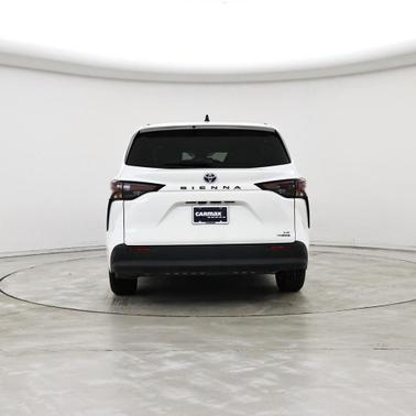 2024 Toyota Sienna LE
