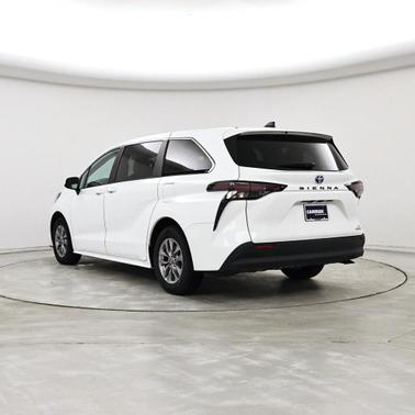 2024 Toyota Sienna LE