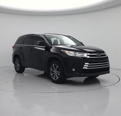 Midnight Black Metallic 2018 Toyota Highlander XLE