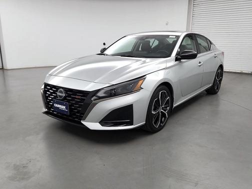 2023 Nissan Altima SR FWD