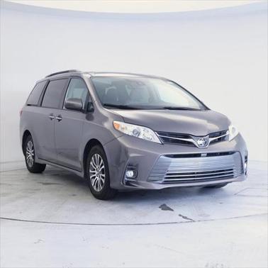 2020 Toyota Sienna XLE