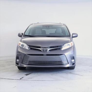 2020 Toyota Sienna XLE