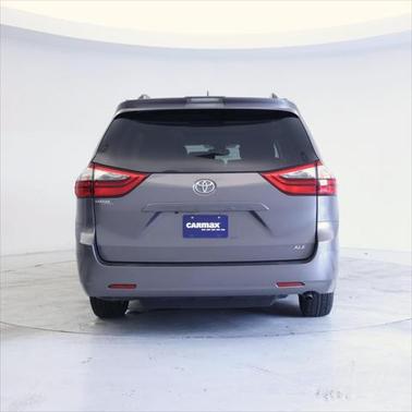 2020 Toyota Sienna XLE