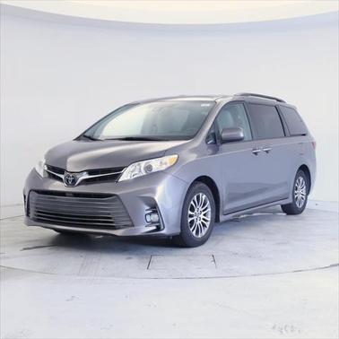 2020 Toyota Sienna XLE
