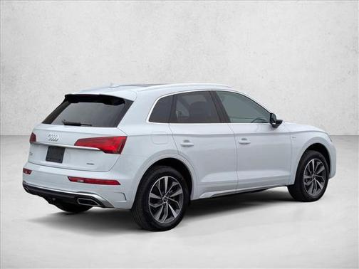 Glacier White Metallic 2023 Audi Q5 45 S line Premium Plus