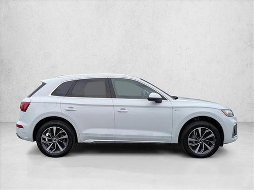 Glacier White Metallic 2023 Audi Q5 45 S line Premium Plus