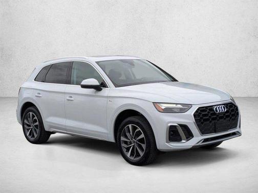Glacier White Metallic 2023 Audi Q5 45 S line Premium Plus