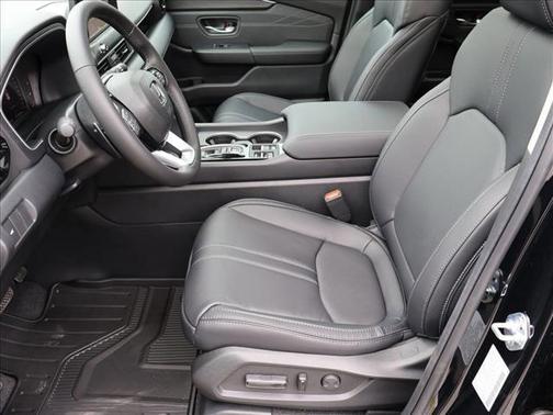 Crystal Black Pearl 2026 Honda Pilot Touring 8-Passenger