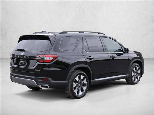 Crystal Black Pearl 2026 Honda Pilot Touring 8-Passenger