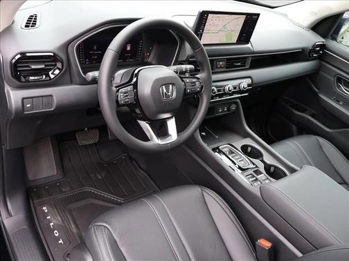 Crystal Black Pearl 2026 Honda Pilot Touring 8-Passenger