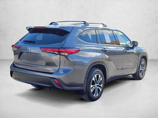 Silver Sky Metallic 2022 Toyota RAV4 LE