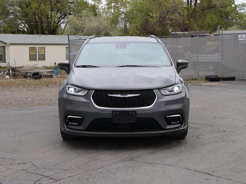 Ceramic Gray Clearcoat 2022 Chrysler Pacifica Touring L