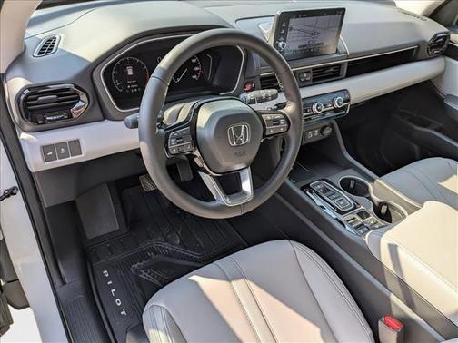 2025 Honda Pilot Touring 8-Passenger