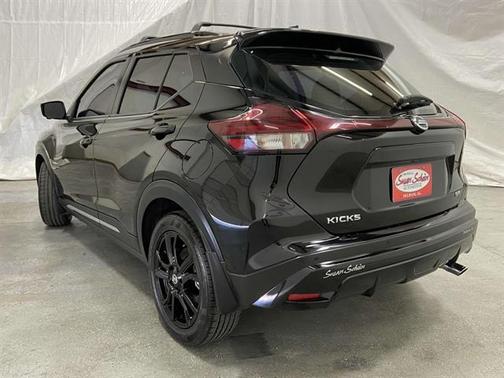 2021 Nissan Kicks SR