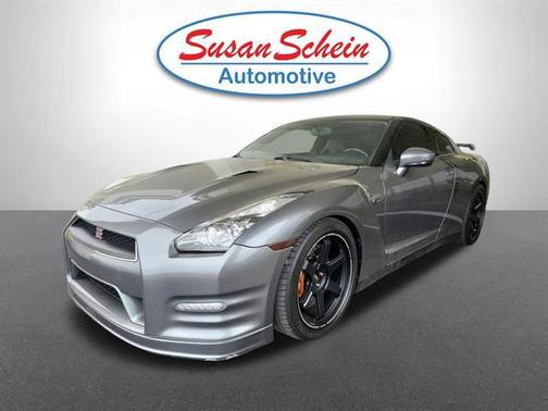 Gun Metallic 2014 Nissan GT-R Premium