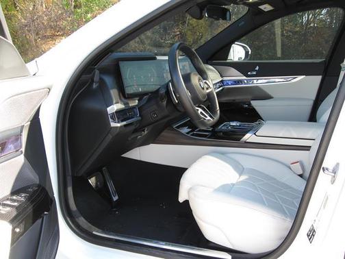 2024 BMW 760 xDrive