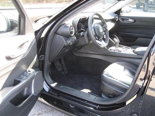 2021 Alfa Romeo Giulia Base