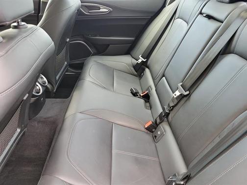 2021 Alfa Romeo Giulia Base