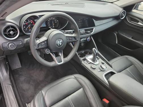 2021 Alfa Romeo Giulia Base