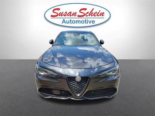 Vulcano Black Metallic 2021 Alfa Romeo Giulia Ti