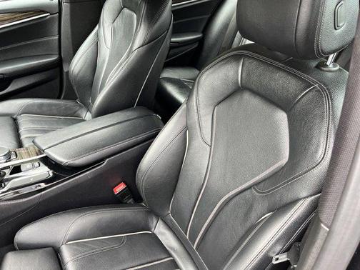 2019 BMW 540 540i