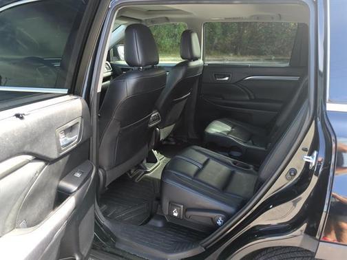 2017 Toyota Highlander SE