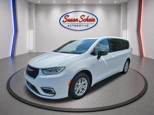 Bright White Clearcoat 2025 Chrysler Pacifica L