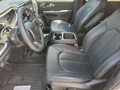 Bright White Clearcoat 2025 Chrysler Pacifica L