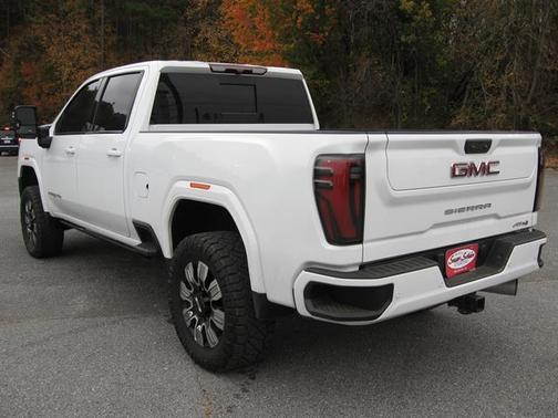 2024 GMC Sierra 2500 AT4