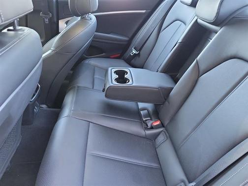 2025 Genesis G70 2.5T RWD