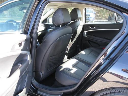 2025 Genesis G70 2.5T RWD