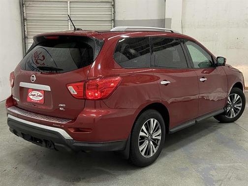 2017 Nissan Pathfinder SL