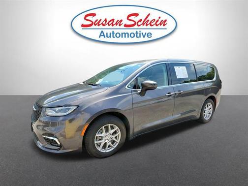 Granite Crystal Metallic Clearcoat 2023 Chrysler Pacifica Touring L