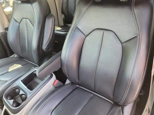 Granite Crystal Metallic Clearcoat 2023 Chrysler Pacifica Touring L