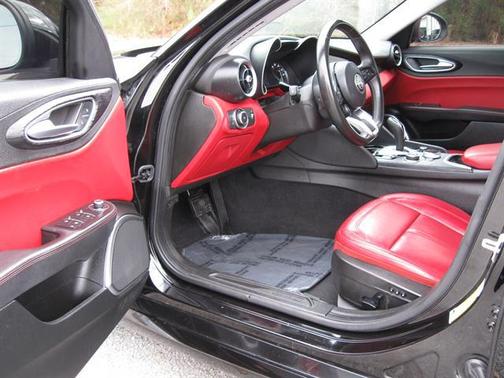 2021 Alfa Romeo Giulia Base