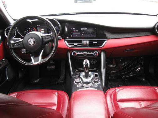 2021 Alfa Romeo Giulia Base